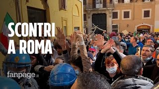Scontri e cariche della polizia a Montecitorio: manifestanti fermati, agente ferito