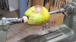 Woodturning - A coconut on a Lampshade // Um coco em um Abajur