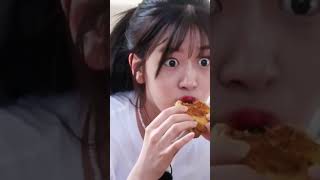 yujin loves chicken 🍗 안유진 치킨 #Yujin #ive