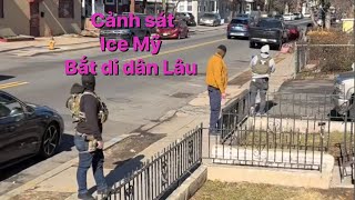 CẬN CẢNH NHÀ DI DÂN LÂU BỊ CẢNH SÁT ICE ĐỘT NHẬP VÀO TÚM CẢ ĐÁM Ở MỸ