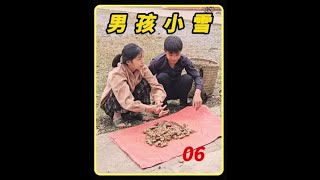 男孩小雪前些时间已经把地面平整出来，现在男孩和小雪山上收集竹子