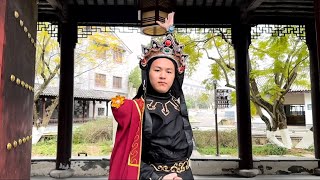 Face-changing, the fascinating performance from traditional Sichuan opera.