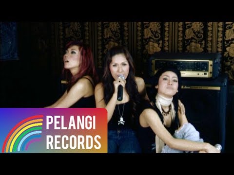 Dewi Dewi Ini Gila Ini Cinta