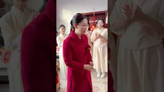 妈妈看着女儿 再也没忍住泪水 #wedding