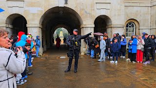 Police Officer Spotted That \u0026 Took Action Avoiding Worse During The 4 O'Clock Ceremony, Horse Guards