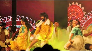 Vijay Deverakonda and Rashmika Mandanna Dancing | Dear Comrade Song | Stage Performance