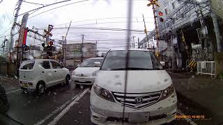 京成津田沼駅踏切の無謀な進入