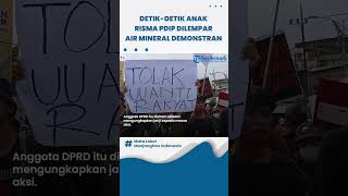 Detik-detik Anak Risma PDIP Dilempar Air Mineral oleh Ratusan Demonstran di Surabaya, Baju Basah