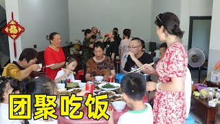 今天家里非常热闹，做了满满三大桌美食，生活幸福美满【幺妈和幺叔】