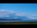 青海湖に雨上がりの風景美