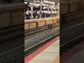 みんな暑そうな中mhを鳴らして入線する新快速 鉄道 shorts 電車 jr jr西日本 新大阪駅 ミュージックホーン 新快速 223系 暑い