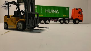 Bermain RC Container Huina 1317 dengan RC pickup d12 mini, pickup box, MN 82, forklift.