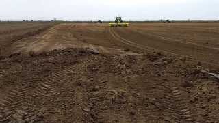 Rice leveling John Deere 7530+ kanakas 6m, 6810+ novac 4m Halastra , Greece