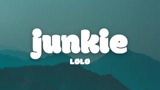 LØLØ – junkie (Lyrics)