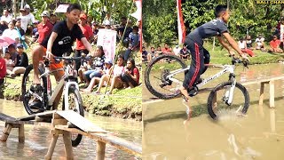 Lomba Naik Sepeda Diatas Kolam ngakak 17 Agustus