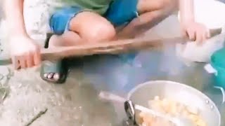 #Sarugugal  #viral #funny  Man kiks his Own Food | வடை போச்சே