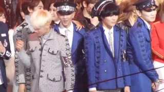 [fancam]131231 MBC Jonghyun and Minho Hug!!