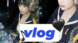 현주소vlog. 천방지축 얼렁뚱땅 빙글빙글 돌아가는 현주와 친구의 방구석 패션쇼 했던 하루👯‍♂️