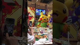 DANCING PIKACHU at the POKÉMON CAFE!! #pokemon #pokemoncafe #japan #japantravel #pokemoncenter