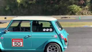 ローバーミニ🎵classicmini🎵rovermini🎵ガレージアンドー運動会2018🎵スピンしてます‼️(T_T)