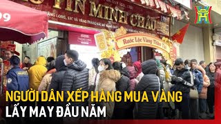 Người dân xếp hàng mua vàng lấy may đầu năm | Tin tức