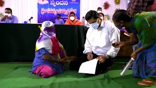 Kurnool: ప్రజల నుంచి అర్జీలు స్వీకరిస్తున్న జాయింట్ కలెక్టర్ I News18 Telugu