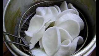 Krupuk in a deep fryer