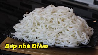 Bánh phở tươi từ cơm - Vietnamese rice noodle - Sợi phở dai dẻo thơm ngon | Bếp Nhà Diễm |