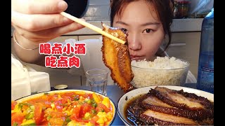 来顿梅菜扣肉、西红柿炒蛋配上几杯小酒美滋滋。