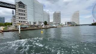 横浜の水陸両用バス「スカイダック」水上から陸地上陸の様子！