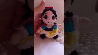 Branca de Neve #brancadeneve #amigurimi #crochet #Snowwhite #chaveiro #Boneca #doll #disney