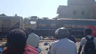 Indian Railways @ Thiruthurai Poondi Junction @ Morning People's Waiting in Gate @ Train Crossing 🚂🚂