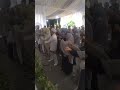 Joget bersama pengantin