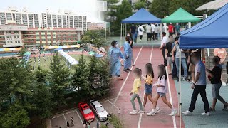 인천 초등학교 집단감염…운동장서 도보이동 검사 / 연합뉴스TV (YonhapnewsTV)