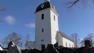 Hogstad kyrka, kyrkogård och interiör.