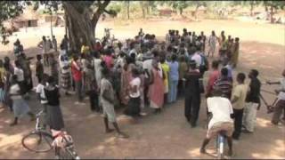 Unicef Goodwill Ambassador Mia Farrow and Unicef UK Ambassador Martin Bell visit Southern Sudan