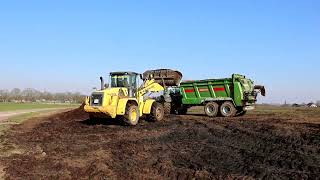 2 JohnDeere 6R 185 mit Bergmann Streuer, New Holland W 170C Radlader.