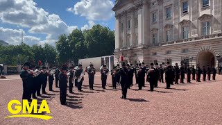 Buckingham Palace welcomes Taylor Swift with 'Shake it Off' at Changing of the Guard