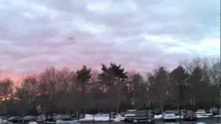 █▬█ █ ufo flying away in a beautiful cloud UFO SIGHTING was caught on tape أطباق طائرة