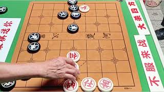 象棋大师孙浩宇见街头棋王走来：又来挨揍？公园大爷：小子别嚣张