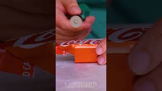 Creando un pequeño helicóptero de juguete usando latas de Coca-Cola