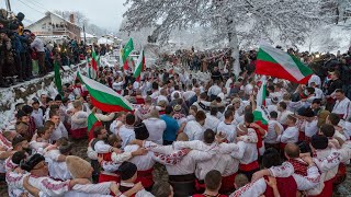 На живо от Калофер: Традиционното леденото хоро