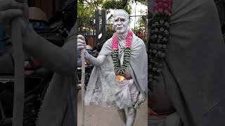 Man becomes statue of Mahatma gandhi at Mysore #mahatmagandhi #mysore #travel #trending #viralvideo