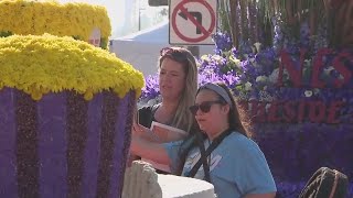 Blind teen experiences Rose Parade