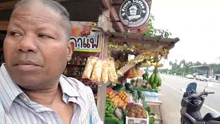 buah mae ,,vruchten verkoop mae ,traditionele winkel langs de weg,,lekkere tropische ,,asia,,grtj ru