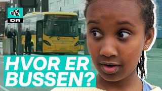 Julie skal tage bussen hjem alene: kaos på banegården! | Ultra Ægte