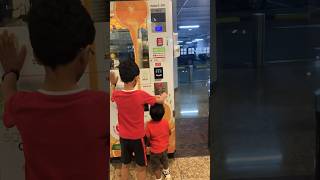 vending machineలోorange juiceపిల్లలకి ఎంత వింతగా అనిపించిందో ...మీరు కూడా చూడండి ఈ వింత #dubaivlogs