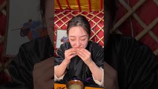 肚包肉和羊肉肠来咯！【巴图安达】#野营 #烹饪 #村庄 #food