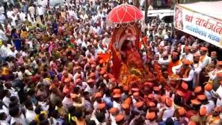 मानाच्या बाराभाई गणपती मिरवणुकीत गृहराज्यमंत्र्यांनी धरला ठेका