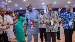 Apostle Eric Nyamekye leads the dance ‘Owura bi din de Yesu’